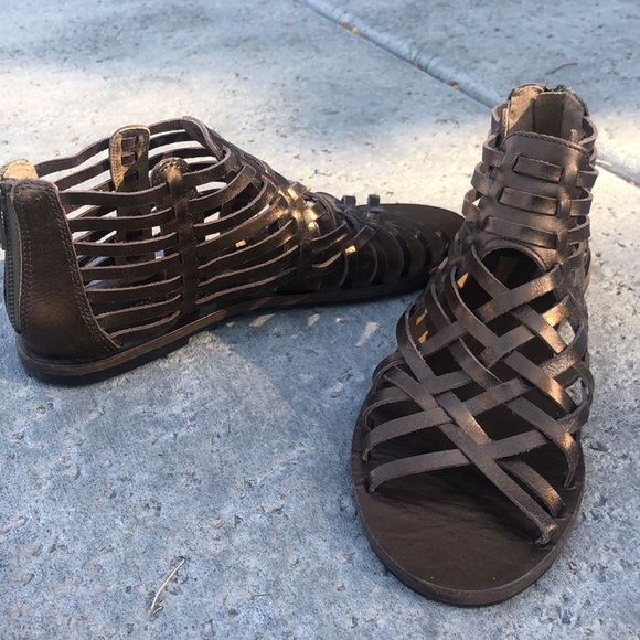 NWOT Tommy Bahama Sandals with back zipper. Nice Bronzy Dark Brown color. Size 8 - Picture 10 of 10